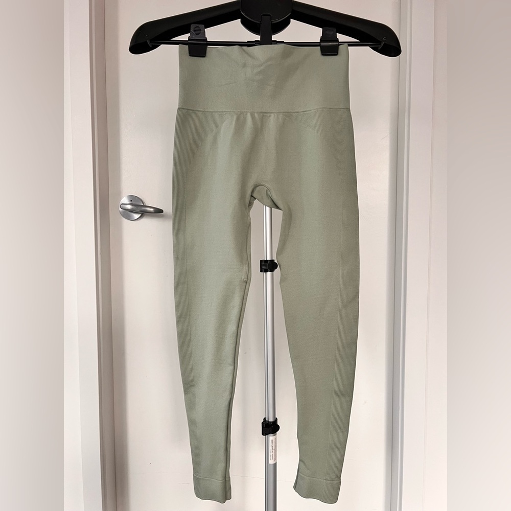 SET Active Women’s Light Green Leggings